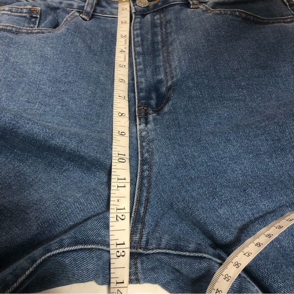 MISSGUIDED Riot Tall High Waisted Mom Jeans, Size 6L - Picture 9 of 10